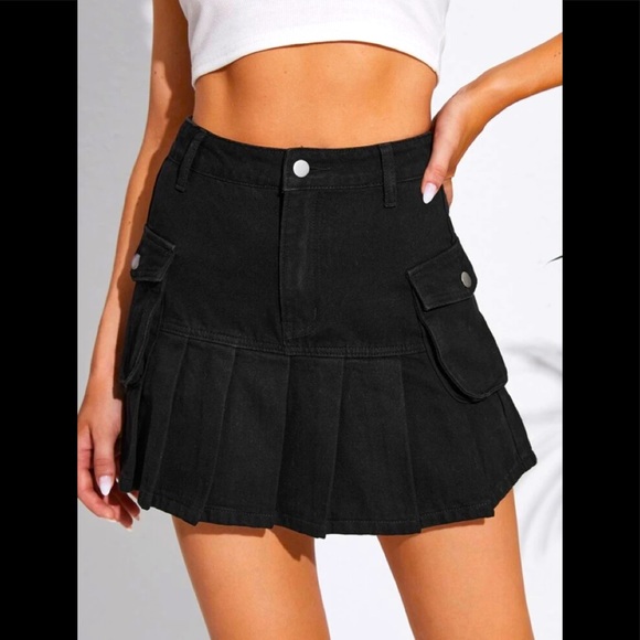 Black Pleated Hem Denim Skirt - Picture 4 of 5